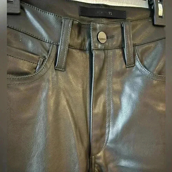 THE HONOR
HIGH RISE STRAIGHT ANKLE‎ // VEGAN LEATHER // BLACK - Picture 5 of 9